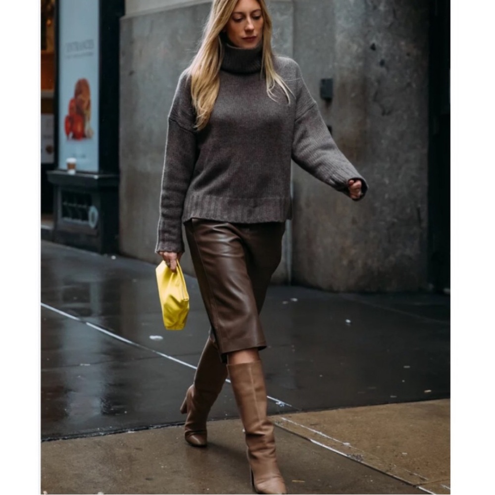 Camila Coelho Faux Leather Mid Rise Long Shorts - Picture 9 of 9